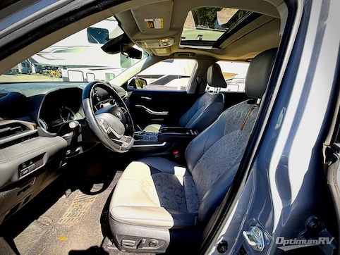 2022 Toyota Highlander Hybrid RV Photo 3