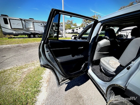 2022 Toyota Highlander Hybrid RV Photo 4