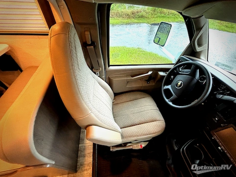 2026 Thor Four Winds 28HZ Chevy RV Photo 2