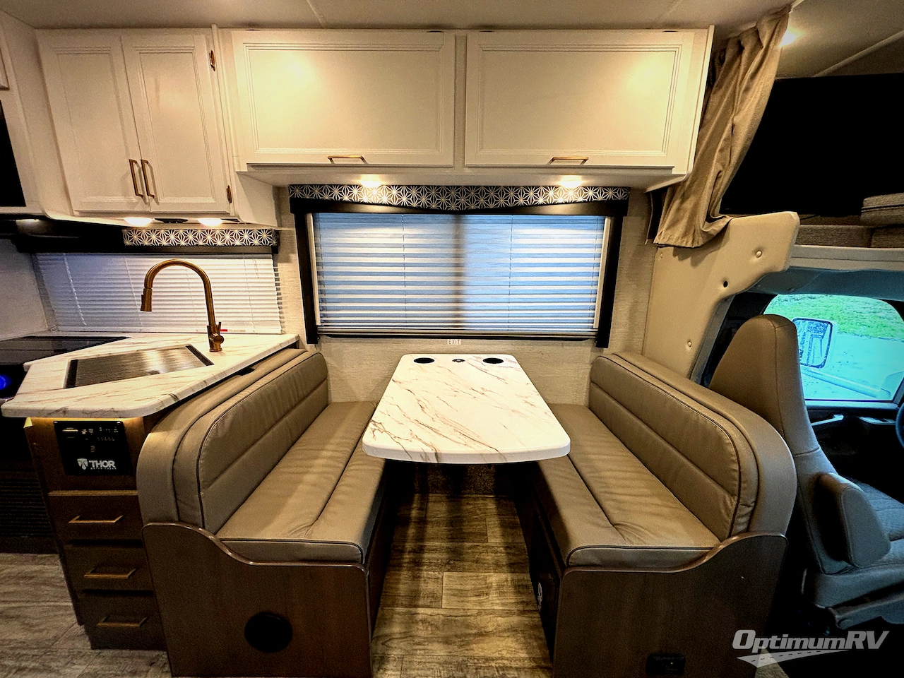 2026 Thor Four Winds 28HZ Chevy Photo 14