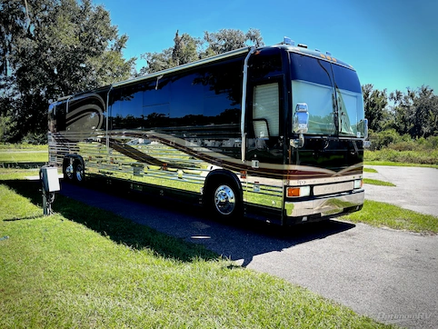 Used 2001 Country Coach Prevost ROYAL Featured Photo