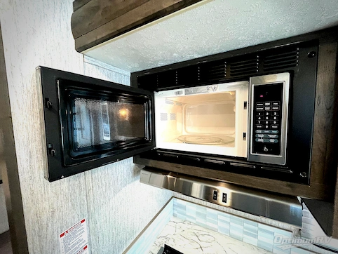 2021 Coachmen Pursuit 31BH RV Photo 3