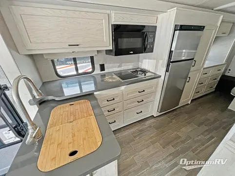 2021 Winnebago Adventurer 27N RV Photo 3
