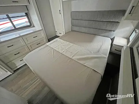 2021 Winnebago Adventurer 27N RV Photo 4