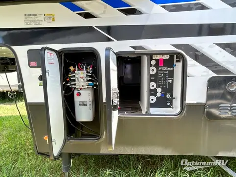 2023 Keystone Fuzion 379 RV Photo 4