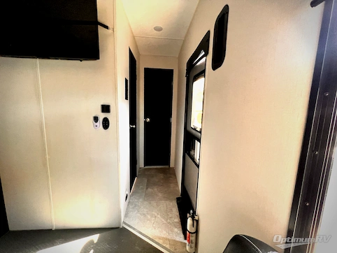 2022 Coachmen Adrenaline 27KB RV Photo 4