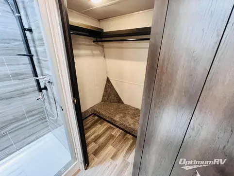 2020 Redwood Redwood 4001LK RV Photo 4
