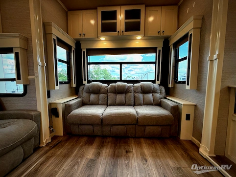 2022 VanLeigh Vilano 370GB RV Photo 2