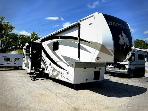 Used 2021 Redwood Redwood 4001LK Featured Photo