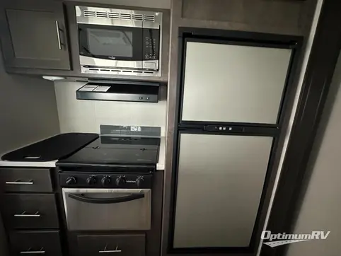 2019 CrossRoads Sunset Trail Super Lite SS331BH RV Photo 2