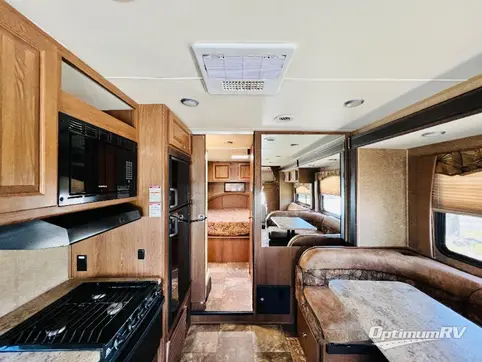 2016 Coachmen Leprechaun 319DS Ford 450 RV Photo 2