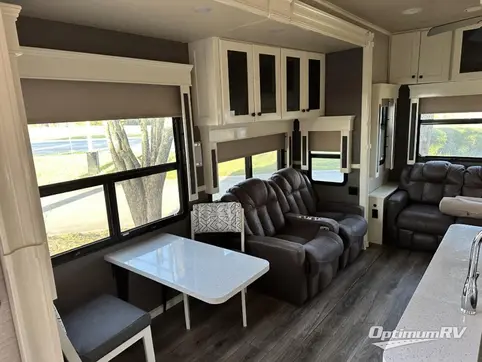 2021 VanLeigh Vilano 370GB RV Photo 2