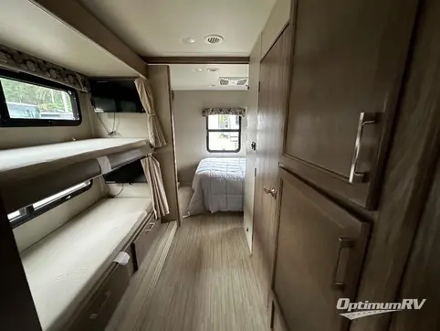2018 Entegra Esteem 31L RV Photo 4
