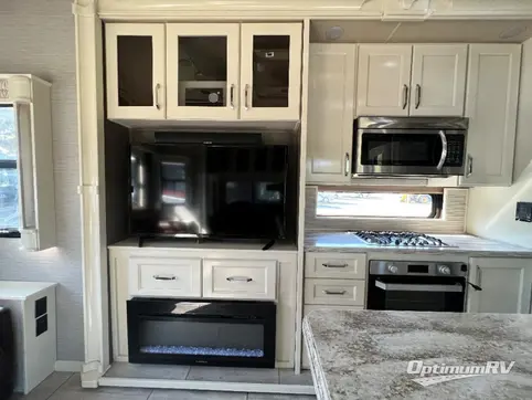 2020 VanLeigh Beacon 34RLB RV Photo 2