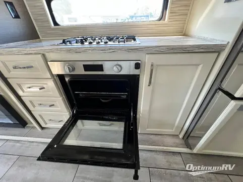 2020 VanLeigh Beacon 34RLB RV Photo 3