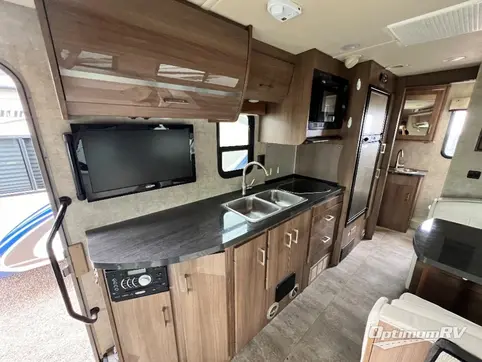 2013 Winnebago View 24M RV Photo 3