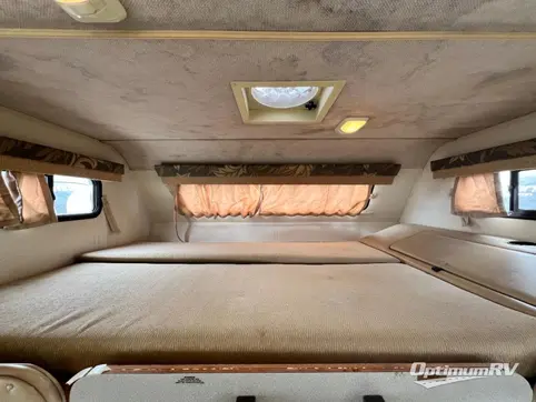 2000 Fleetwood Jamboree 31W RV Photo 2