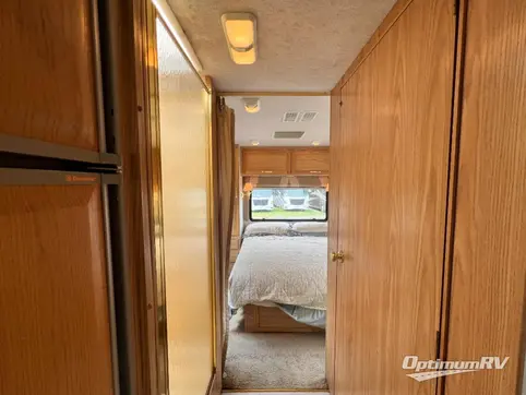2000 Fleetwood Jamboree 31W RV Photo 4