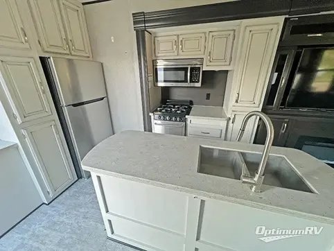 2020 Jayco Jay Flight 40LOFT RV Photo 4