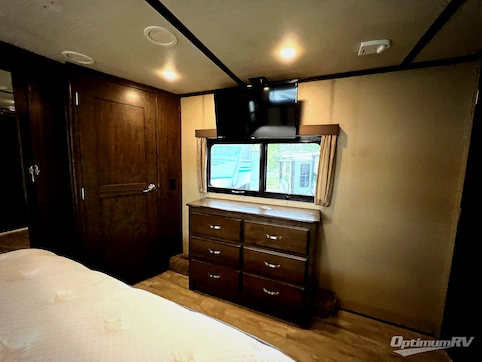 2018 Grand Design Solitude 344GK RV Photo 4