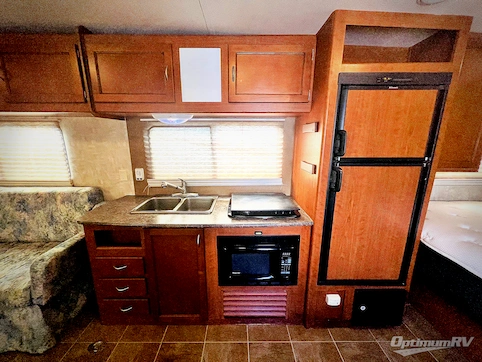 2011 Forest River Cherokee Wolf Pack Super Lite 19WP RV Photo 3