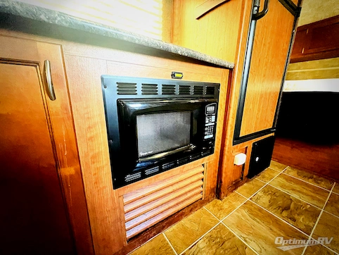 2011 Forest River Cherokee Wolf Pack Super Lite 19WP RV Photo 4