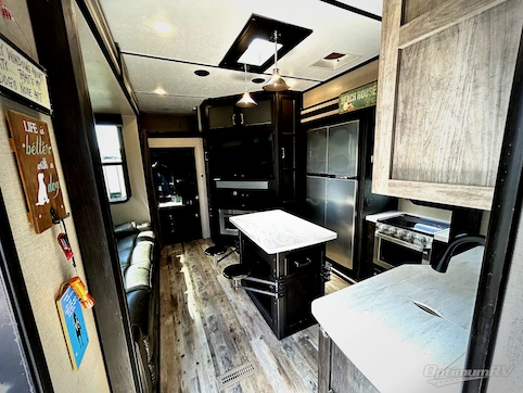 Used 2019 Keystone Fuzion 373 Featured Photo
