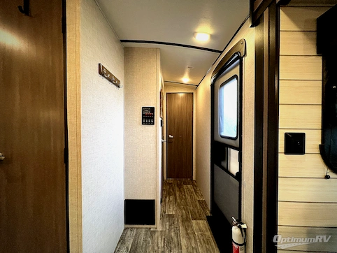 2022 CrossRoads Sunset Trail SS330SI RV Photo 3