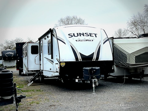 Used 2022 CrossRoads Sunset Trail SS330SI Featured Photo