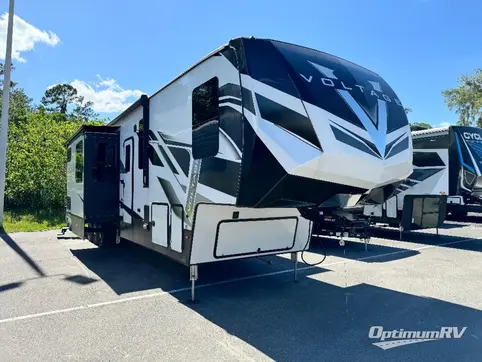 Used 2022 Dutchmen RV Voltage 4225 Featured Photo