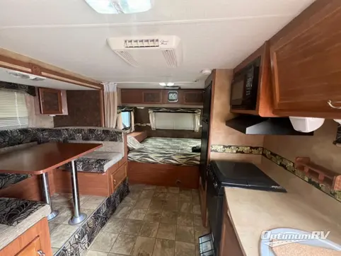 2012 Lance Lance Travel Trailers 1685 RV Photo 2