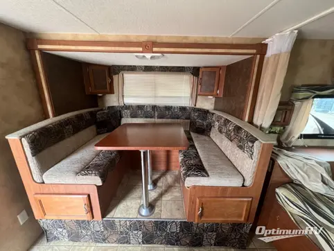 2012 Lance Lance Travel Trailers 1685 RV Photo 4