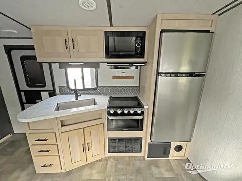 2020 Cruiser Radiance Ultra Lite 30DS RV Photo 3