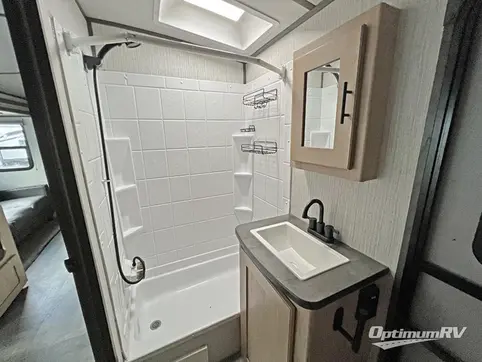 2020 Cruiser Radiance Ultra Lite 30DS RV Photo 4