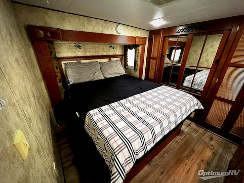 2012 Keystone alpine 3200RL RV Photo 4