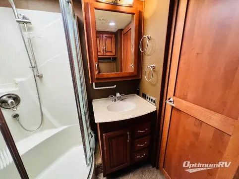 2013 Fleetwood Discovery 40X RV Photo 4