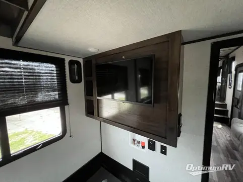 2022 Dutchmen Voltage 3635 RV Photo 4