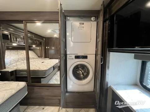 2021 Fleetwood Discovery 36Q RV Photo 4