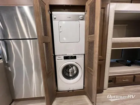 2022 Thor Aria 4000 RV Photo 3