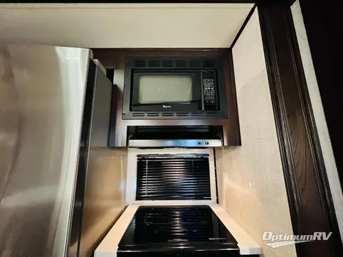 2021 Palomino Columbus Compass 298RLC RV Photo 3