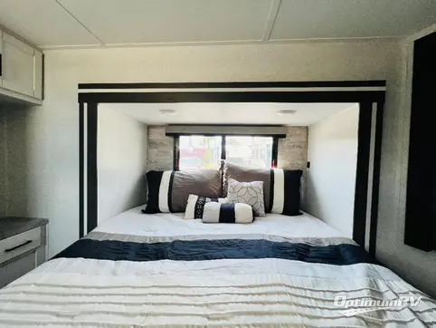 2024 CrossRoads Hampton HP390PVL RV Photo 4