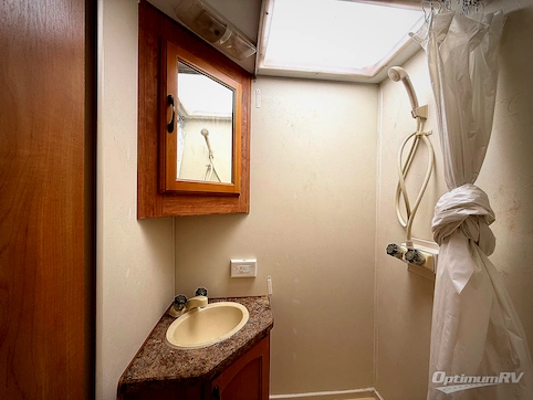 2011 Gulf Stream Ameri-Lite 15BH RV Photo 4