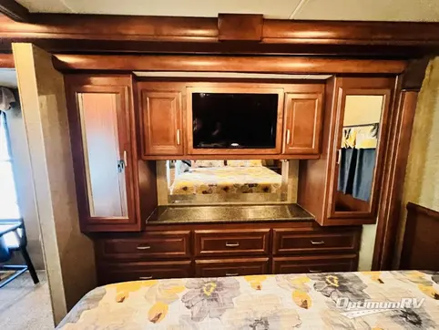 2013 Thor Challenger 37KT RV Photo 4