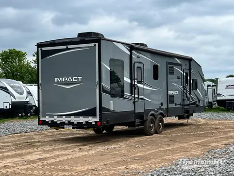 2017 Keystone Impact 332 RV Photo 2
