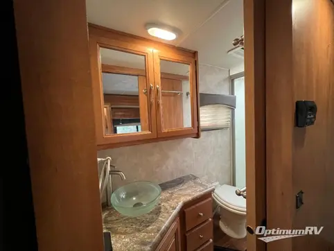 2017 NeXus Viper 25V RV Photo 4