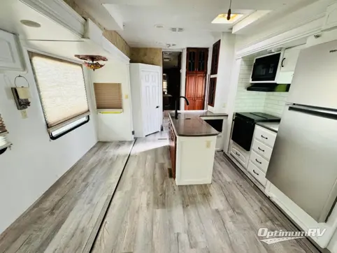2012 Keystone Avalanche 290RL RV Photo 3