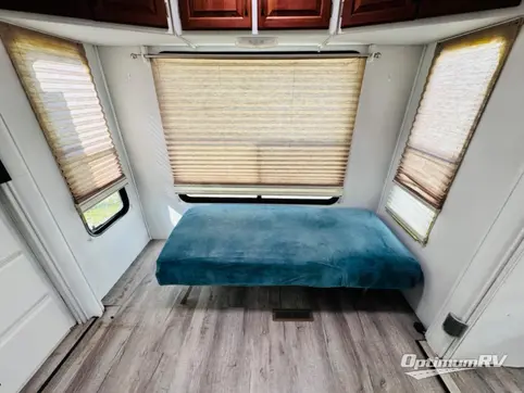 2012 Keystone Avalanche 290RL RV Photo 4