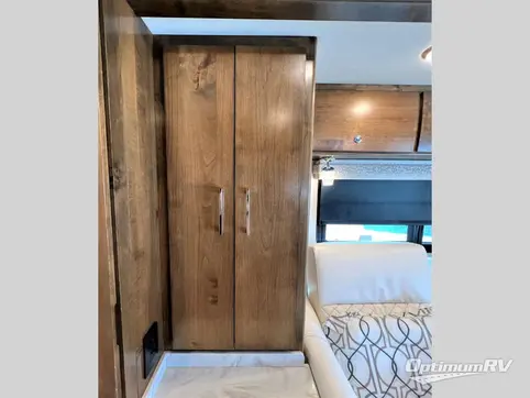 2019 Tiffin Wayfarer 24 FW RV Photo 3