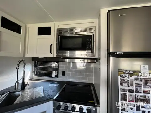 2023 Palomino Puma 31QBBH RV Photo 4