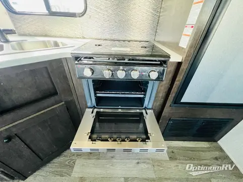 2020 Fleetwood Pioneer QB300 RV Photo 3